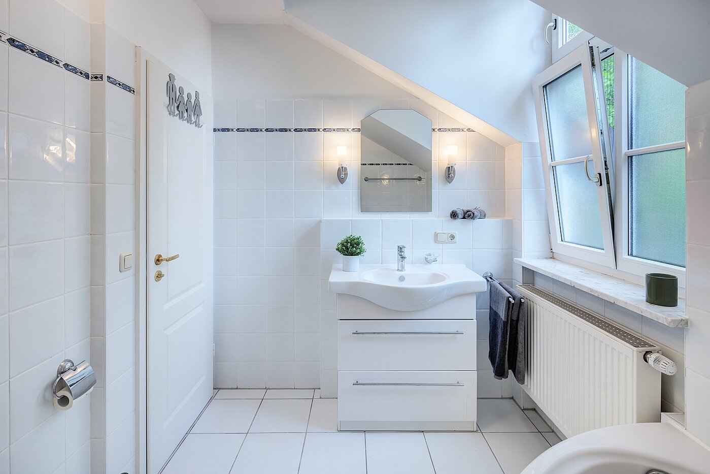 Половина двухквартирного жилого дома с 5 комнатами | München-Trudering | 70269 | Waschtisch