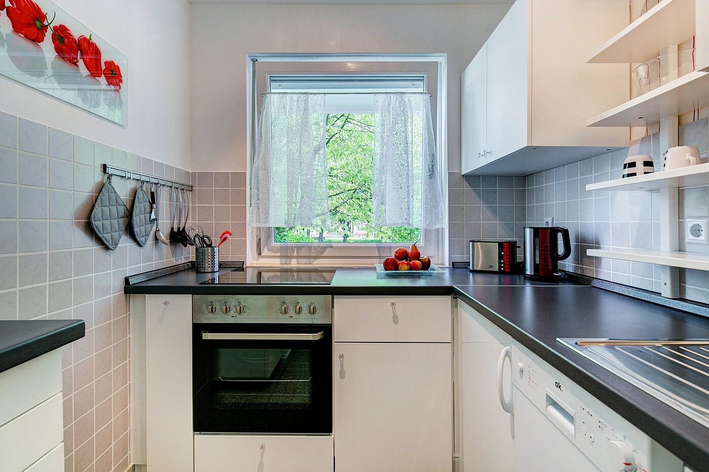 Высокий первый этаж с 2 комнатами | München-Sendling-Westpark | 2001ML1 | Abgeschlossene Küche mit...