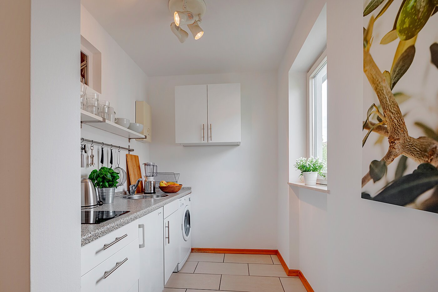 Квартира в многоэтажно доме с 2 комнатами | München-Schwabing | 70130 | Küche mit Fenster...