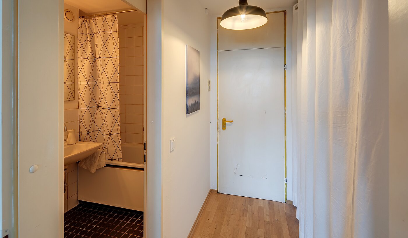 Квартира в многоэтажно доме с 1 комнатная | München-Au | 2211ML1 | Eingangsbereich mit Blick ins Bad