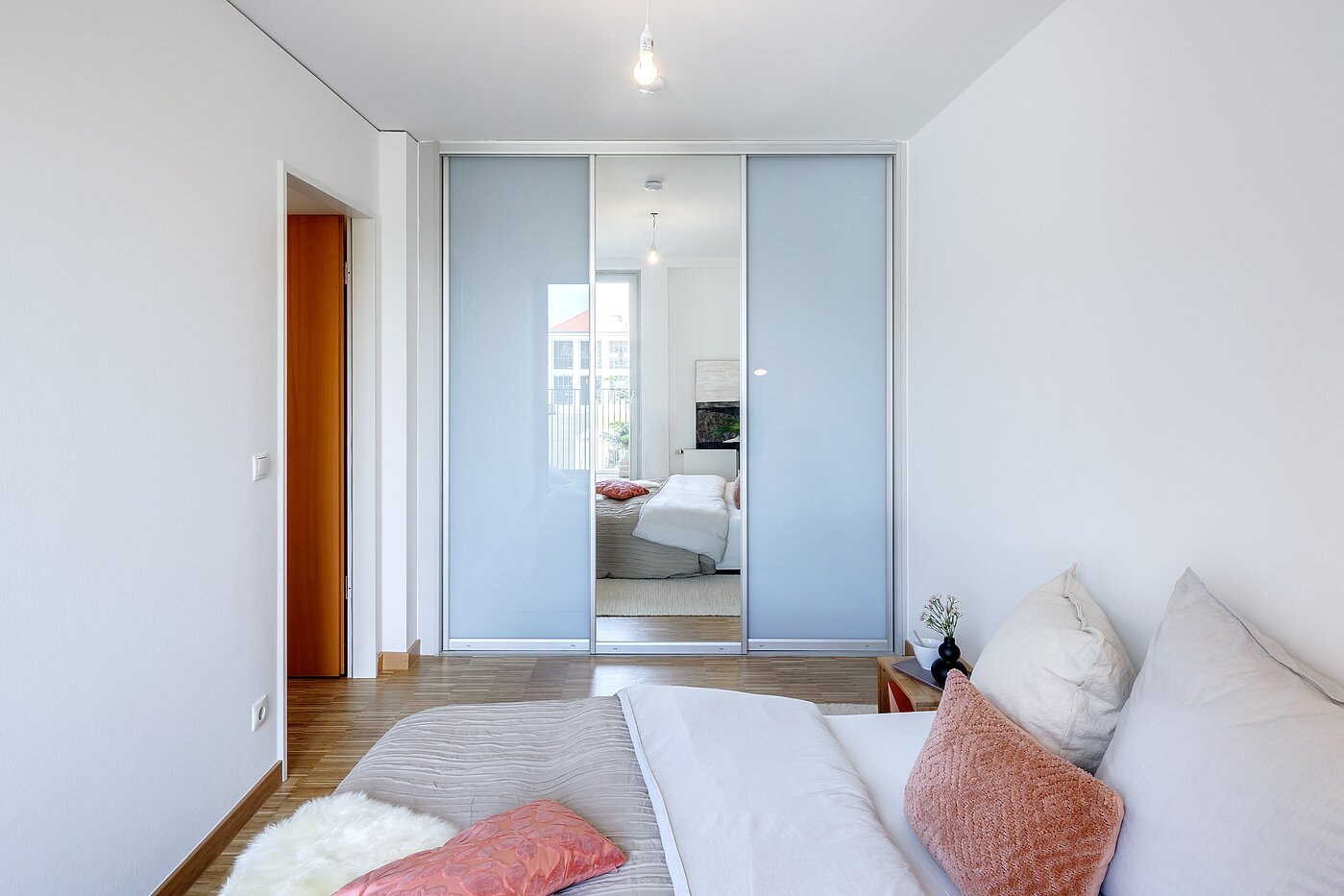 Квартира в многоэтажно доме с 2 комнатами | München-Schwanthalerhöhe | 2206ML11 | mit einem Einbaukleiderschrank