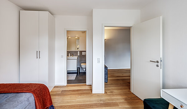 Квартира в многоэтажно доме с 4 комнатами | München-Au | 70423 | Arbeiten/Schlafen