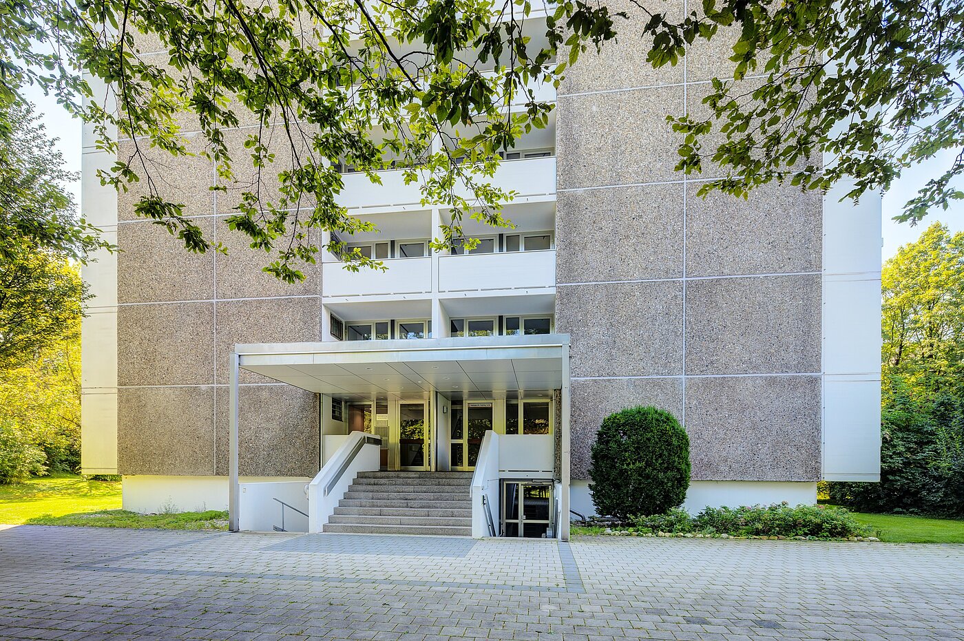 Квартира в многоэтажно доме с 3 комнатами | München-Bogenhausen | 70261 | Eingang