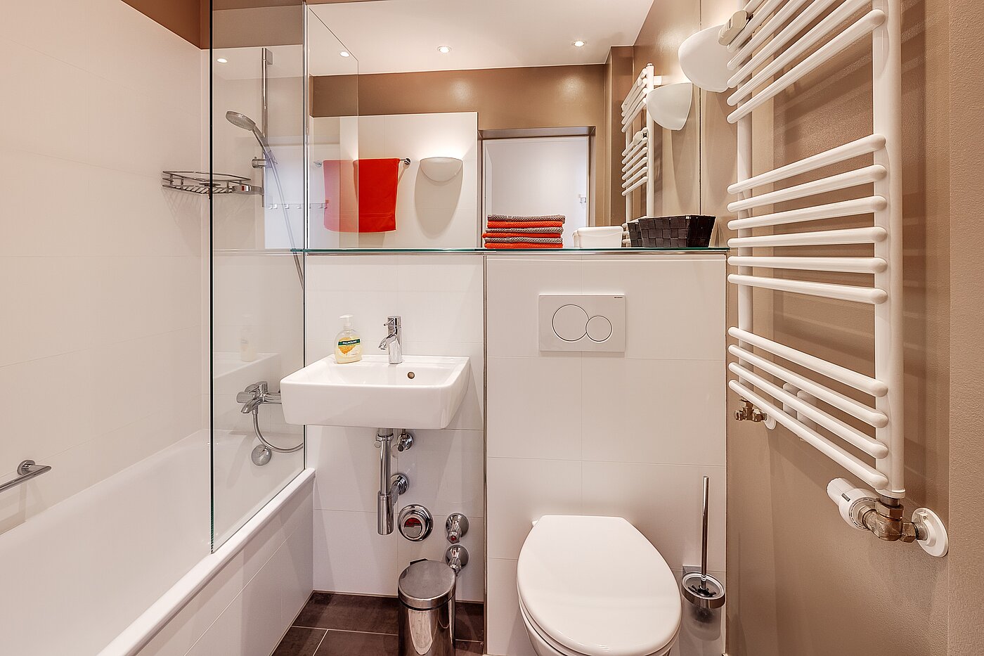 Квартира в многоэтажно доме с 1.5 комнатами | München-Schwanthalerhöhe | 2211ML8 | Gefliestes Bedezimmer