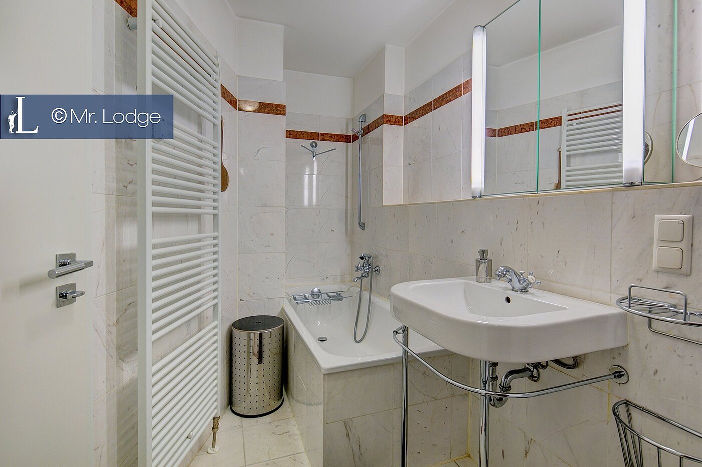 Квартира в многоэтажно доме с 2 комнатами | München-Schwabing | 1605ML1 | Modernes Bad mit Wanne