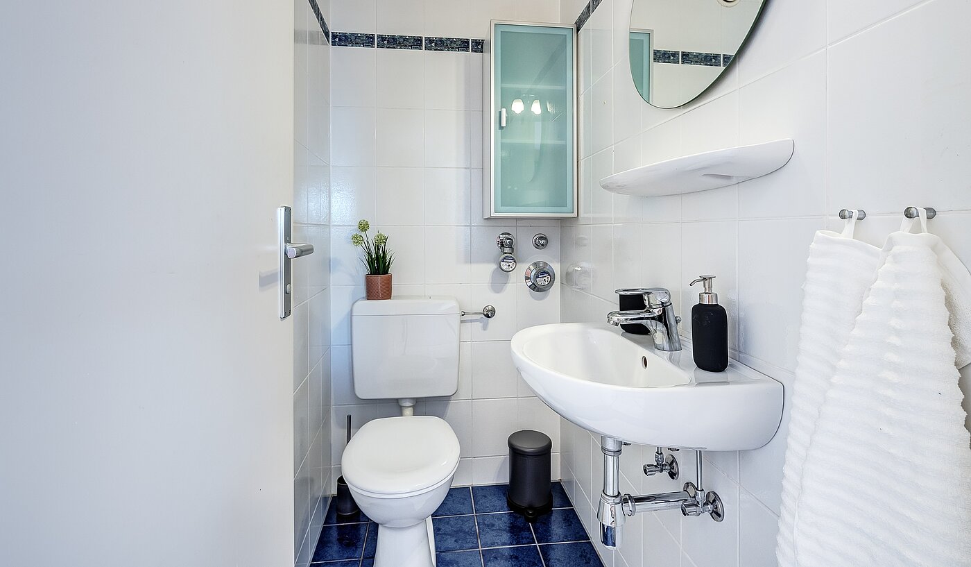 Квартира в многоэтажно доме с 3.5 комнатами | Haar | 2201ML5 | Separates Gäste-WC