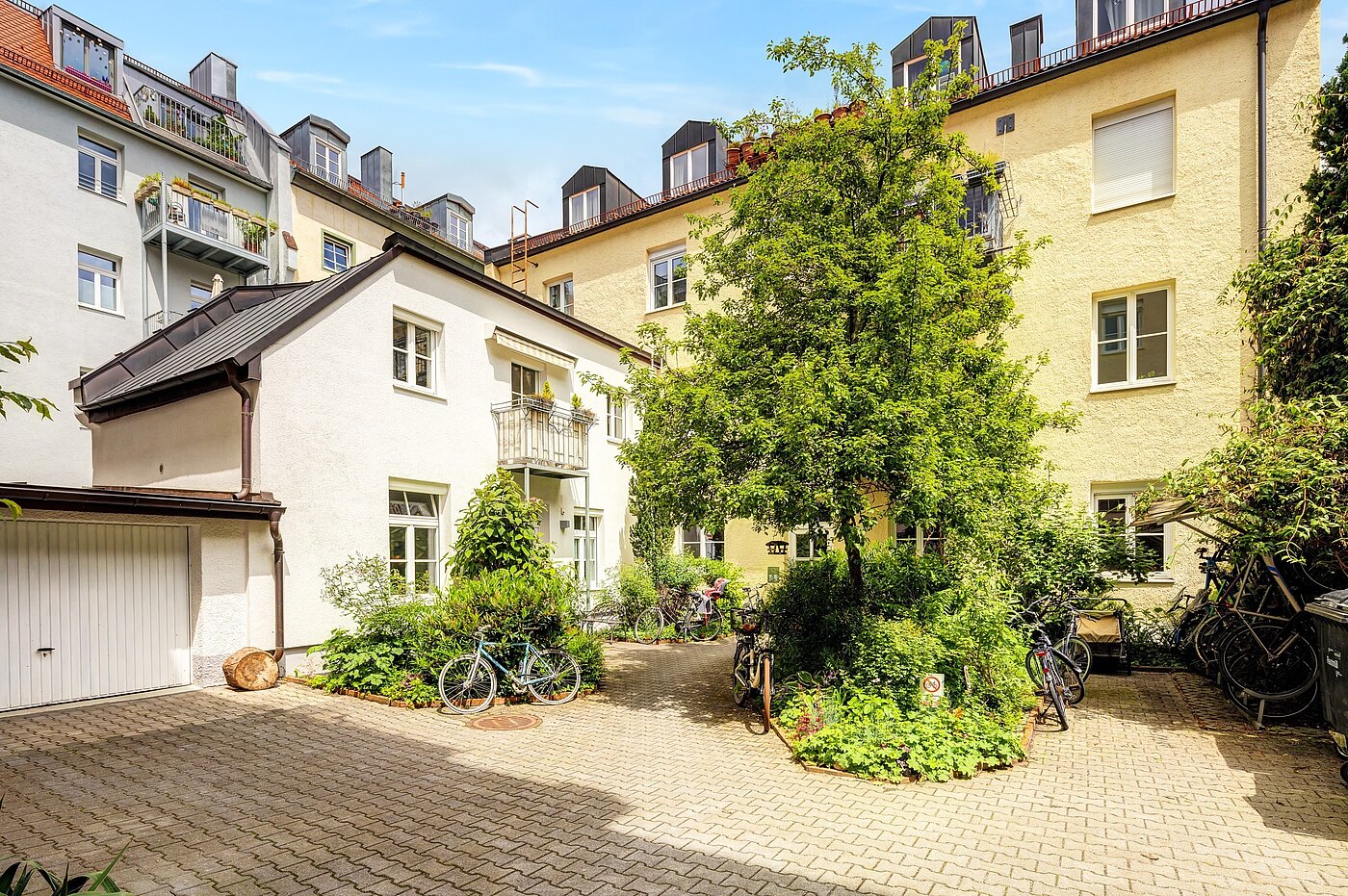 Квартира в многоэтажно доме с 1 комнатная | München-Neuhausen | 70235 | Ansicht vom Innenhof aus