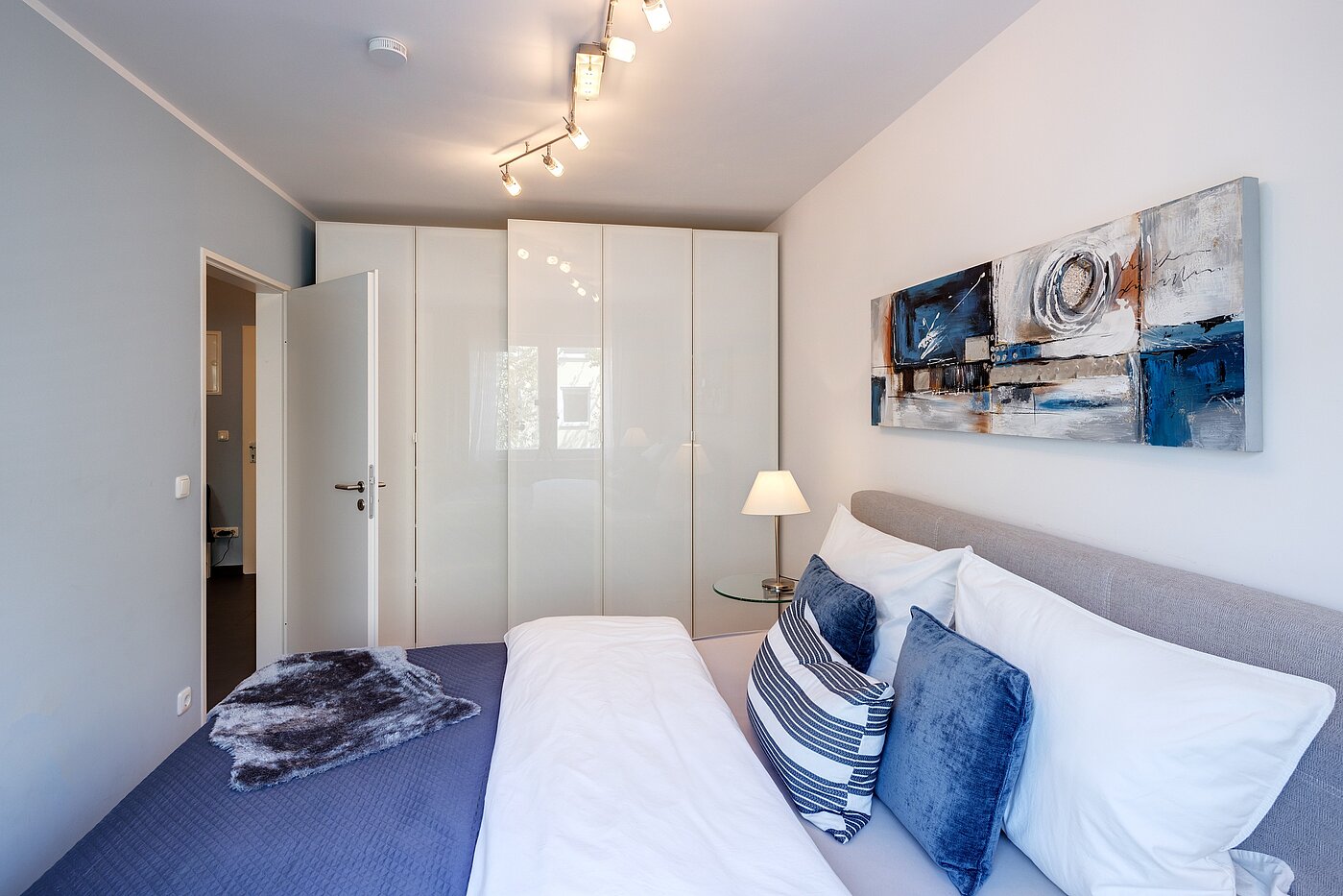 Квартира в многоэтажно доме с 2 комнатами | München-Schwabing | 70013 | ...mit reichlich Stauraum