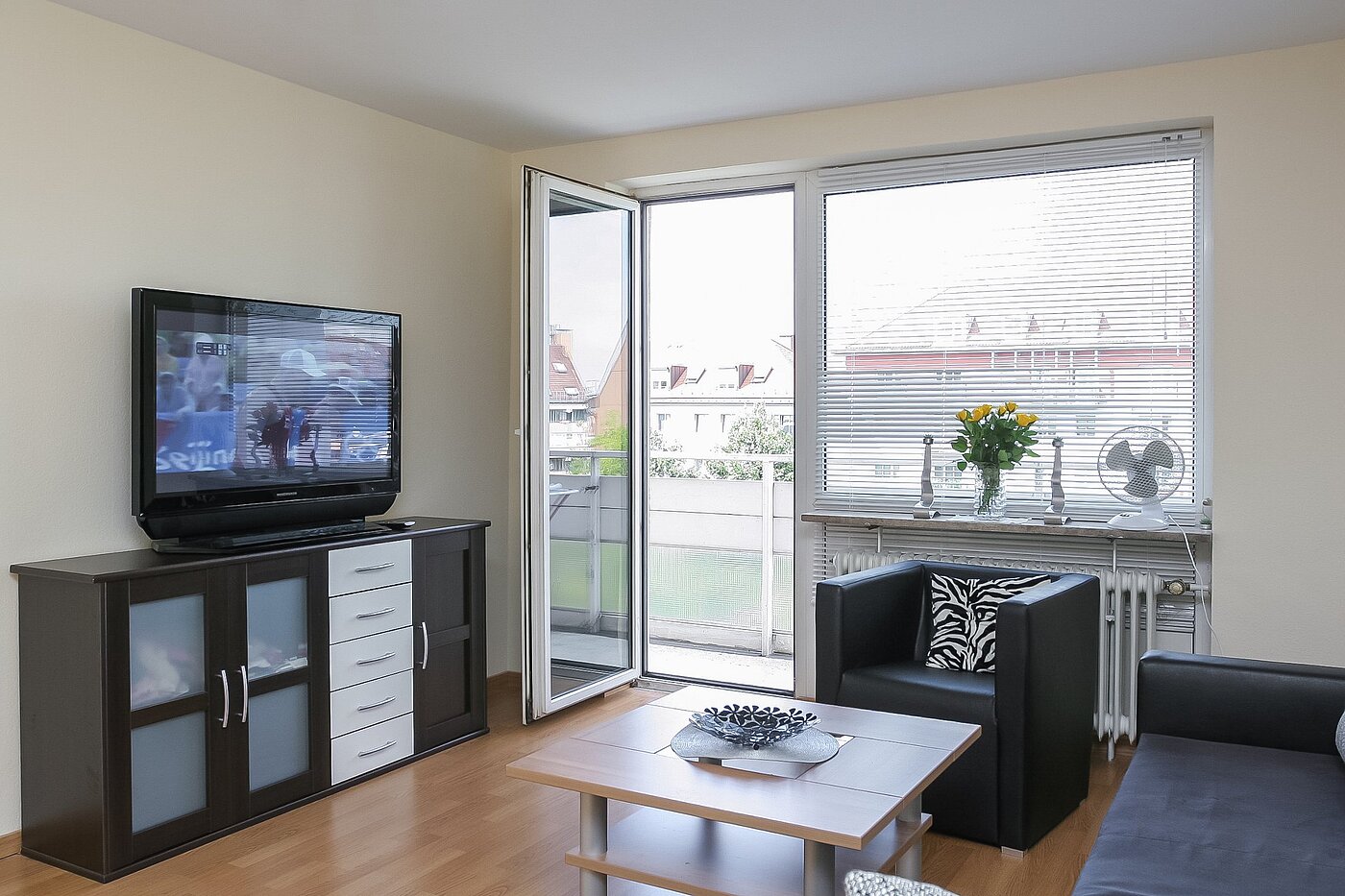 Квартира в многоэтажно доме с 2 комнатами | München-Nymphenburg | 1805ML3 | Helles Wohnzimmer