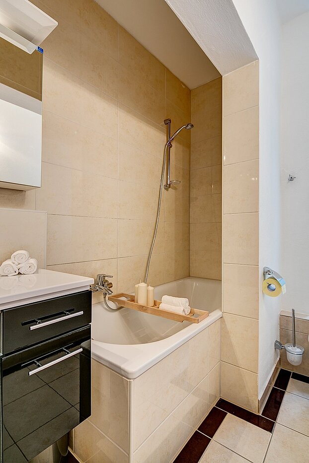 Квартира в многоэтажно доме с 4 комнатами | München-Maxvorstadt | 2011ML2 | ...Badewanne