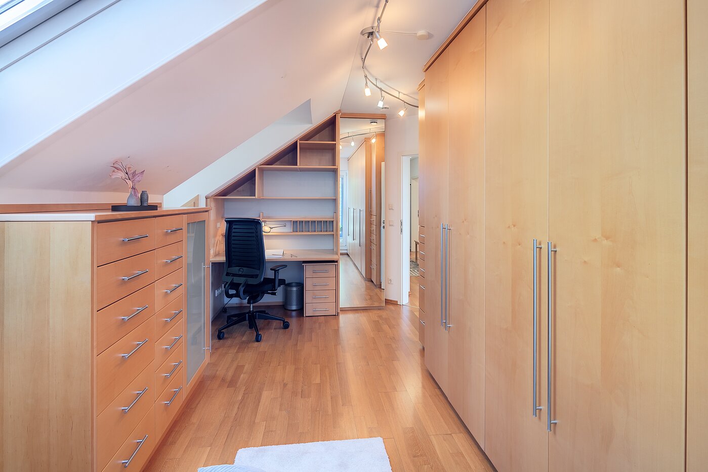 Мансардная квартира с 3 комнатами | 70501 | ...Arbeitszimmer
