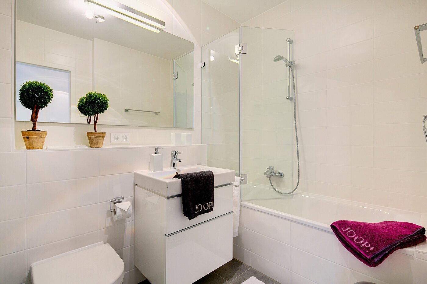 Квартира в многоэтажно доме с 2 комнатами | München-Maxvorstadt | 70023 | Bad mit Badewanne...