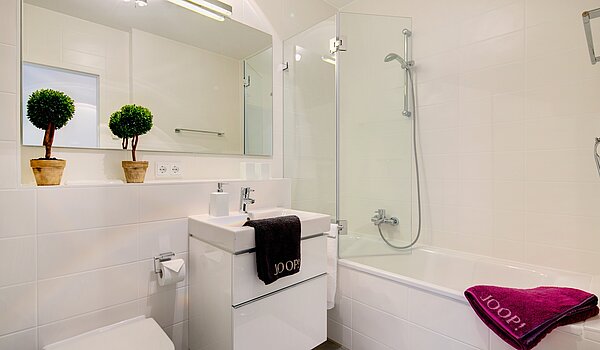 Квартира в многоэтажно доме с 2 комнатами | München-Maxvorstadt | 70023 | Bad mit Badewanne...