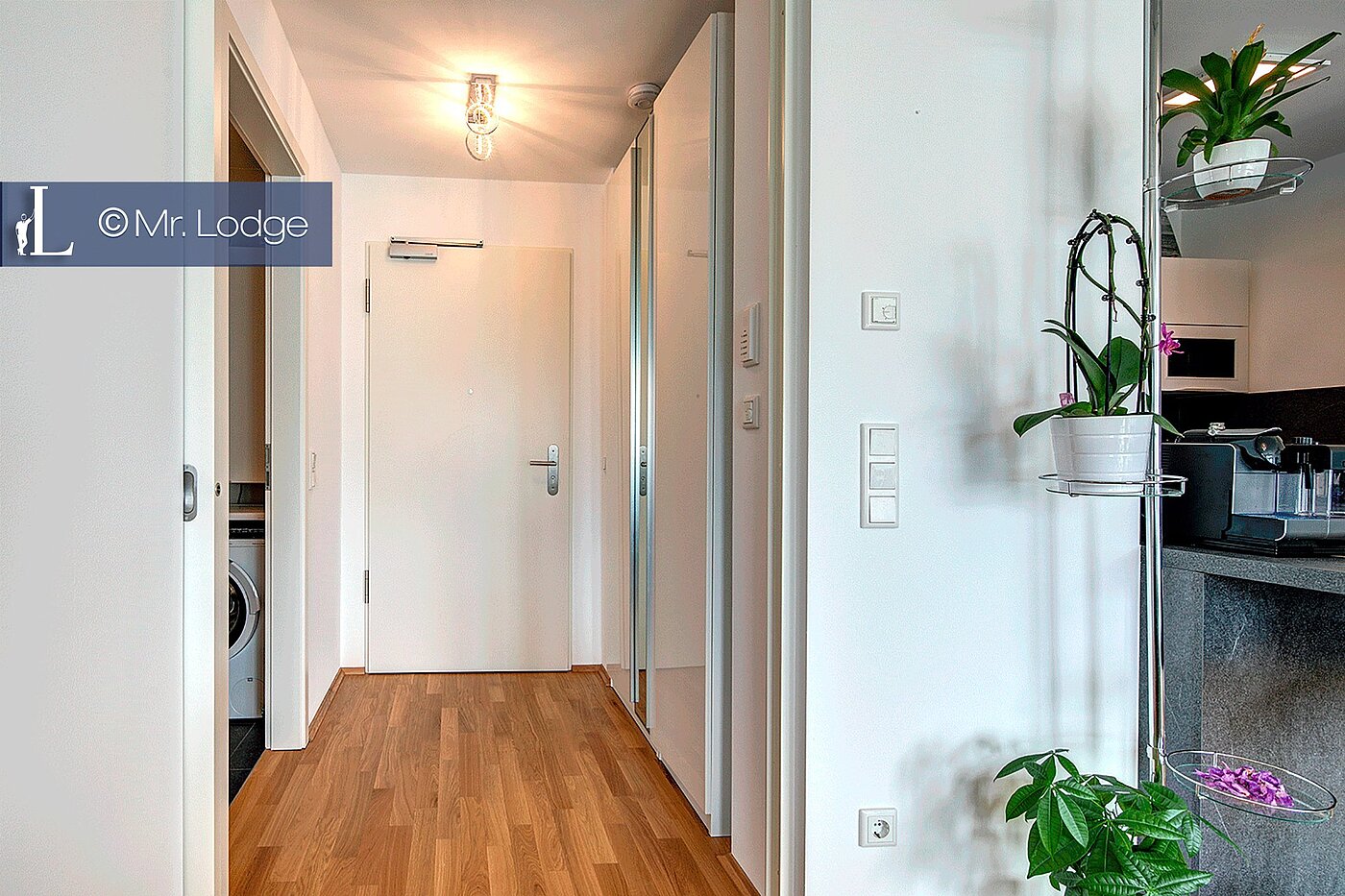 Квартира в многоэтажно доме с 2 комнатами | München-Sendling-Westpark | 1801ML3 | Flur mit Einbauschrank