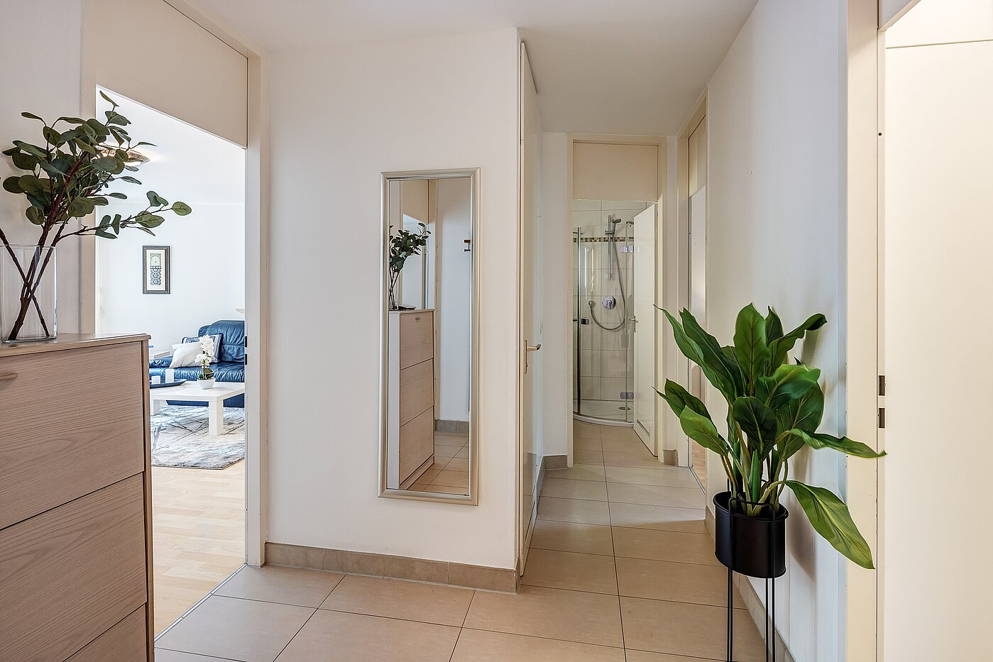 Квартира в многоэтажно доме с 2.5 комнатами | München-Nymphenburg | 2204ML61 | ...mit Blickrichtung WC, Bad und Schlafzimmer