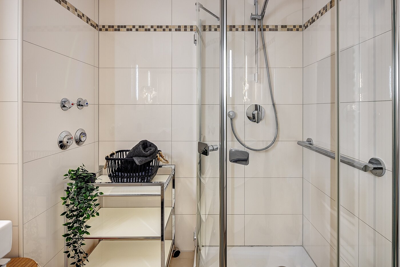 Квартира в многоэтажно доме с 2.5 комнатами | München-Nymphenburg | 2204ML61 | ...mit Dusche