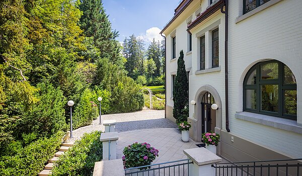 Villa с 9 комнатами | Reutlingen | 70231 | Eingangsbereich