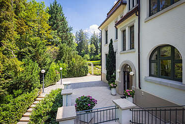 Ройтлинген: Вилла в вильгельминском стиле с двумя разрешенными окнами