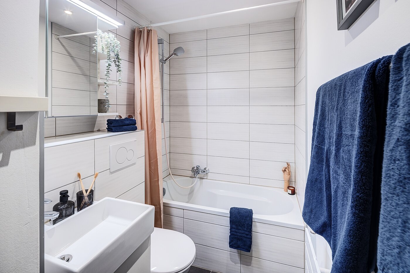 Квартира в многоэтажно доме с 2 комнатами | München-Maxvorstadt | 70390 | Bad mit...