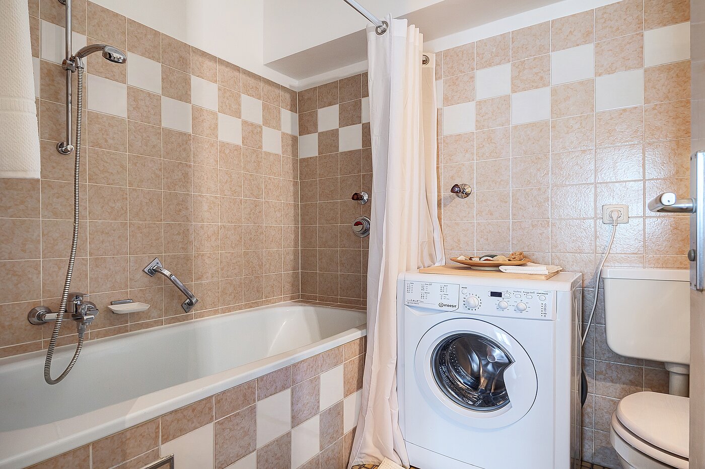 Квартира в многоэтажно доме с 2 комнатами | München-Maxvorstadt | 70398 | inkl. Waschmaschinenanschluss