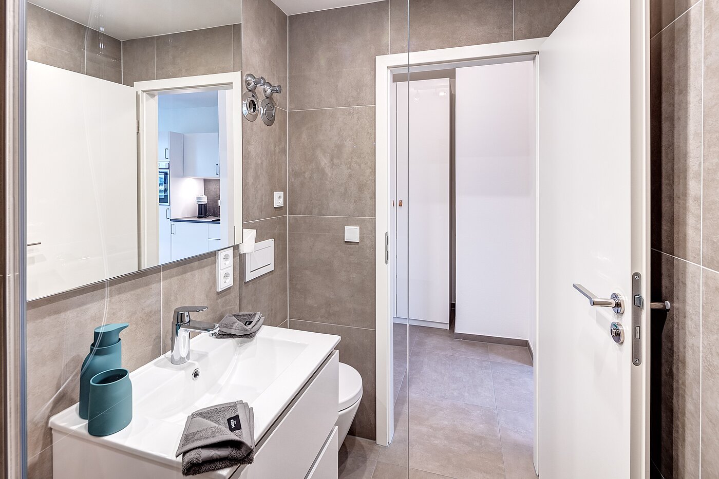 Apartment с 1 комнатная | München-Pasing | 70302 | Modernes Badezimmer