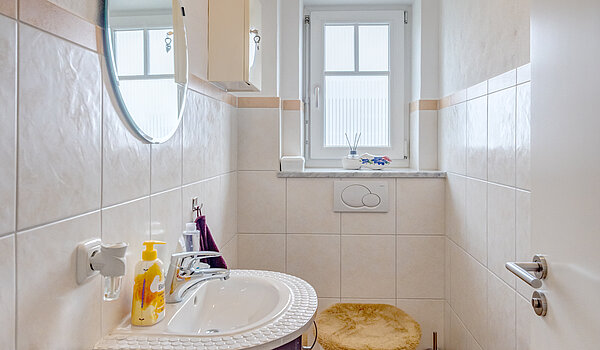 Квартира в многоэтажно доме с 3.5 комнатами | Bad Aibling | 70442 | Separates Gäste-WC