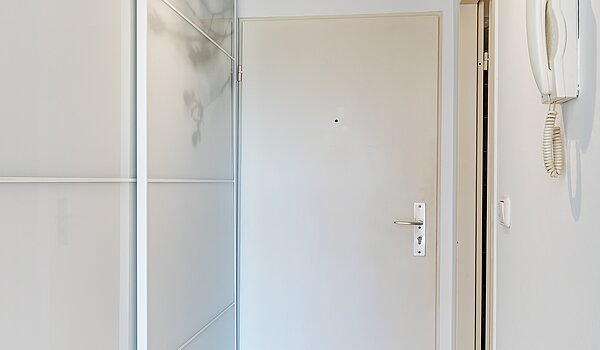Apartment с 1 комнатная | München-Feldmoching | 70466 | Flur Richtung Eingang
