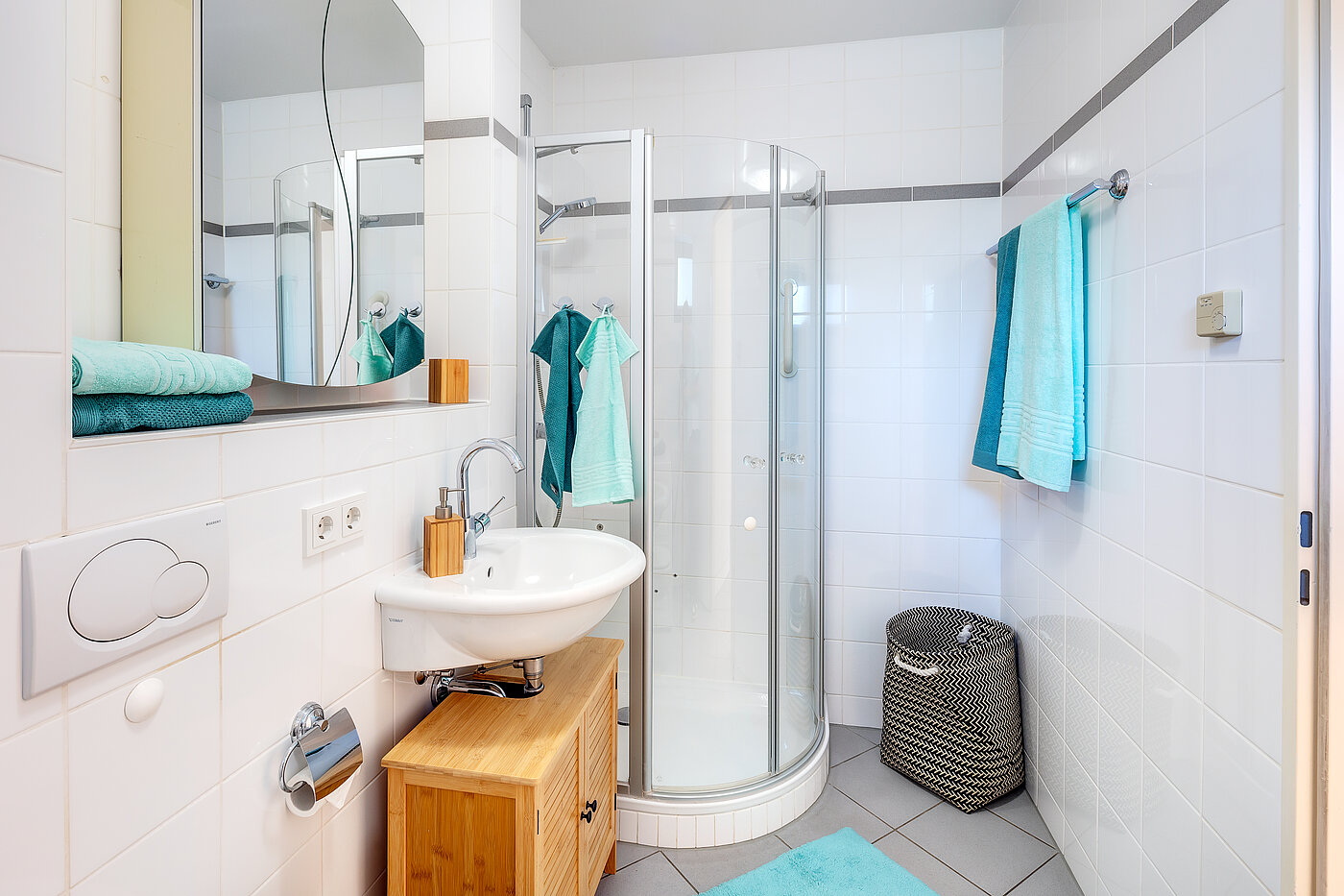 Квартира в многоэтажно доме с 2 комнатами | Haar | 70426 | ...mit Dusche