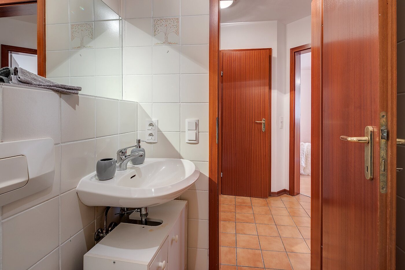 Квартира в многоэтажно доме с 2 комнатами | München-Isarvorstadt | 1804ML1 | Freundliches Badezimmer