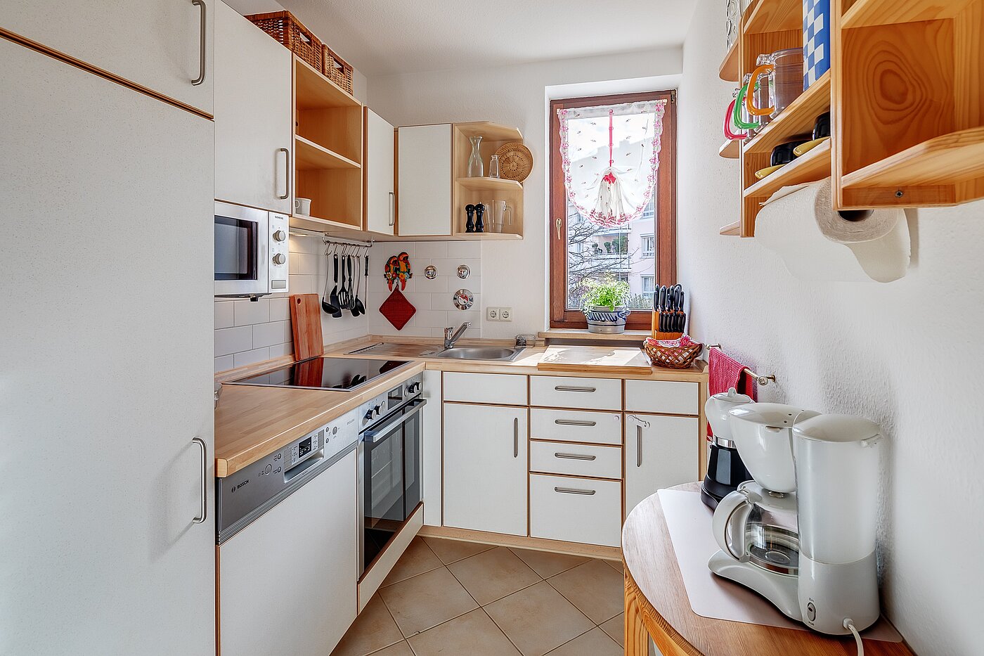 Квартира в многоэтажно доме с 2 комнатами | München-Schwabing | 2205ML62 | Küche mit Fenster...
