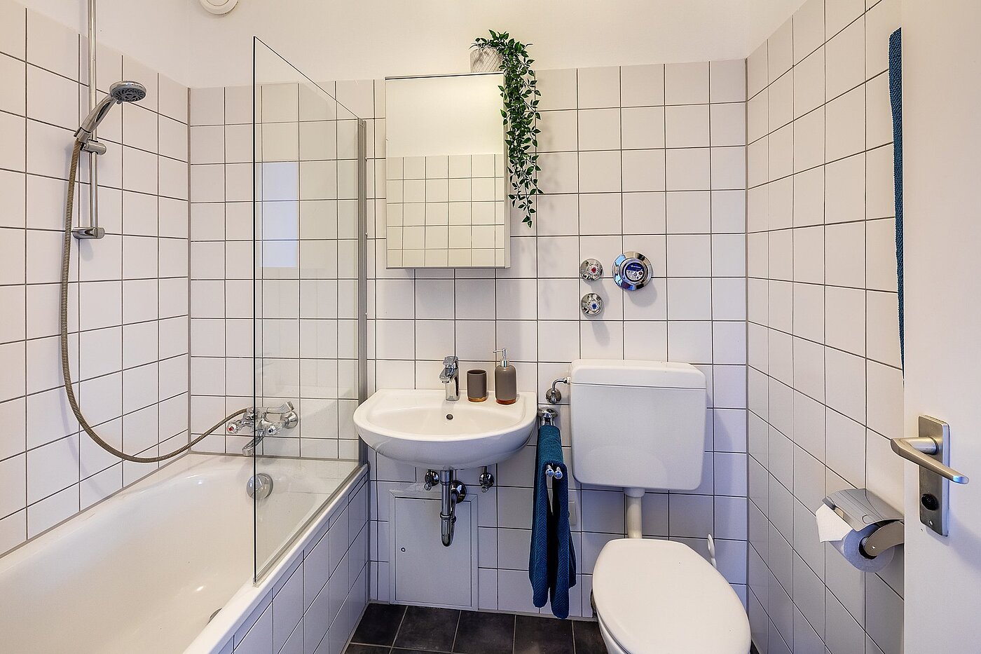 Квартира в многоэтажно доме с 1 комнатная | München-Schwabing | 2007ML2 | Bad mit Badewanne