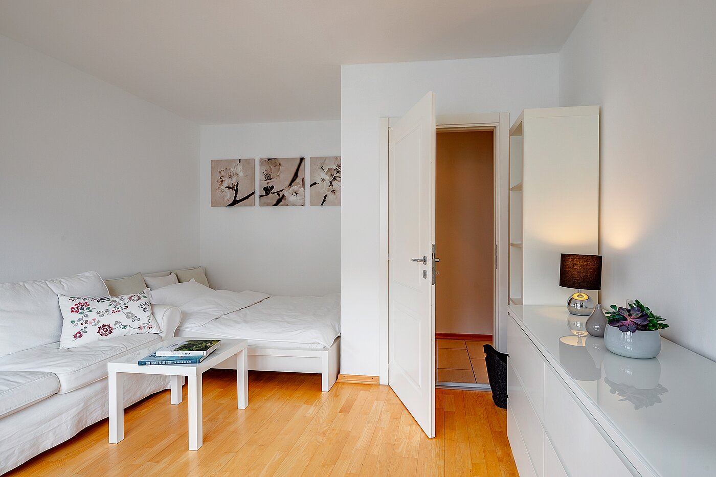 Квартира в многоэтажно доме с 2 комнатами | München-Schwabing | 70130 | Wohn- und Schlafbereich..