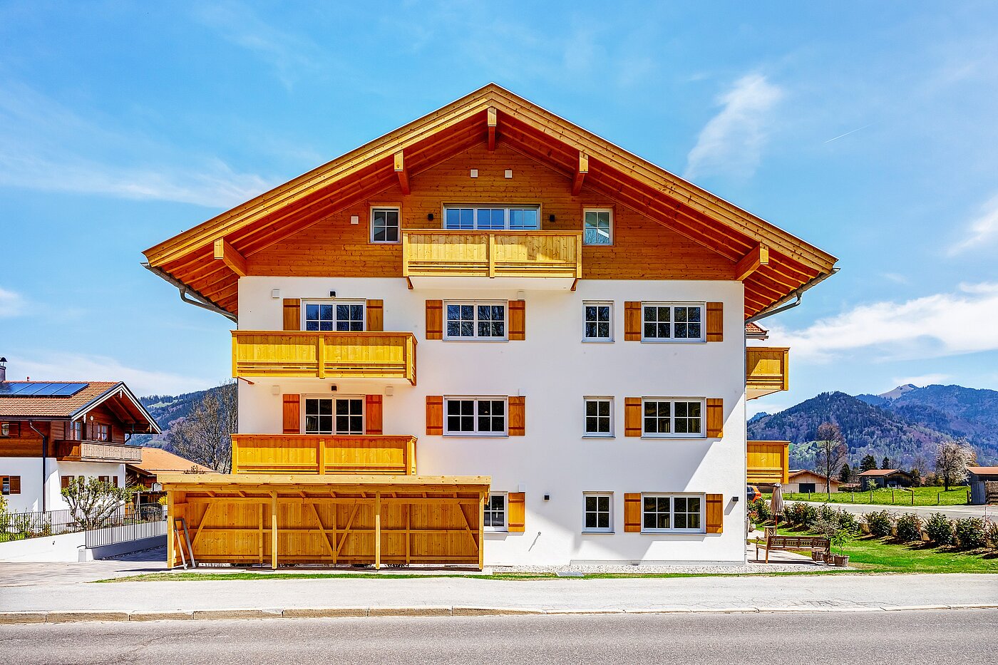 Плоский с 2 комнатами | Bad Wiessee | 700942 | Südansicht des Mehrfamilienhauses
