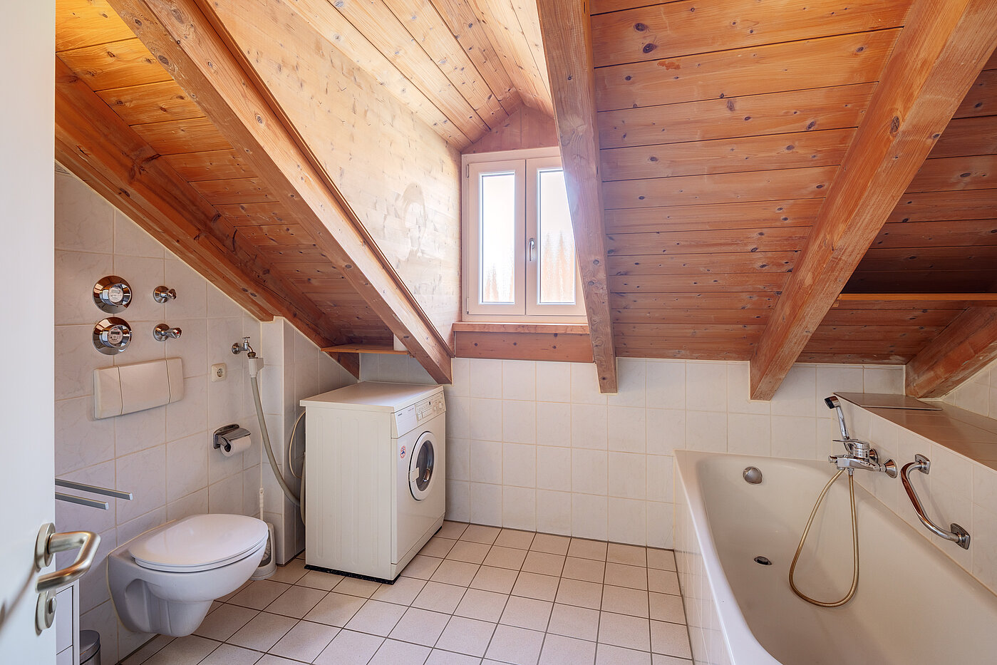 Мансардная квартира с 2 комнатами | 70314 | Bad