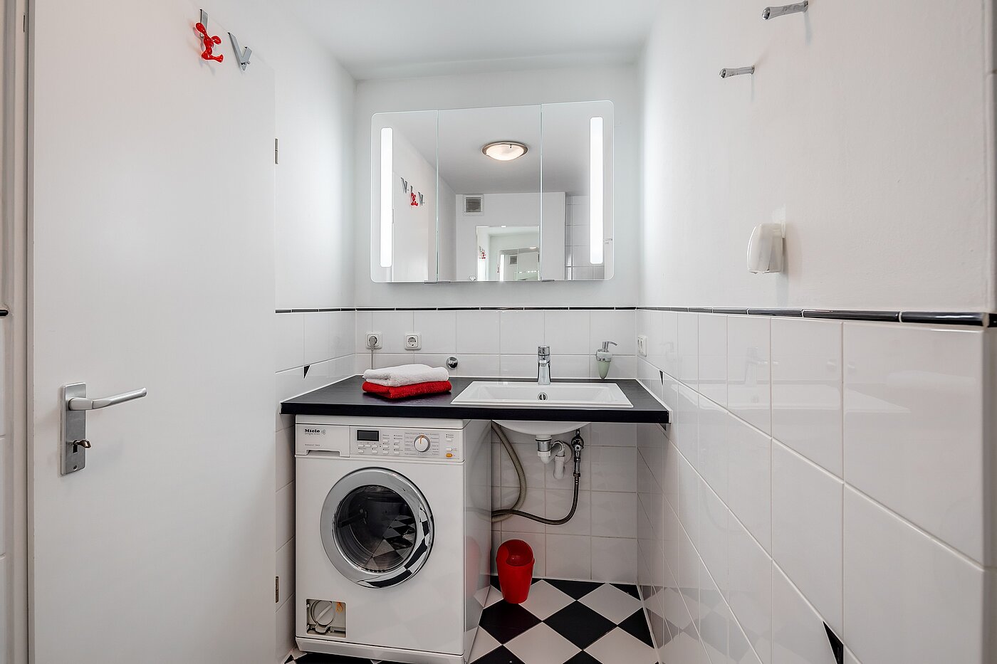Квартира в многоэтажно доме с 2 комнатами | München-Isarvorstadt | 70089 | Waschtrockner Kombination