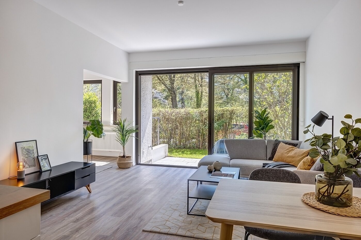 Квартира в многоэтажно доме с 2.5 комнатами | München-Obermenzing | 700191 | Wohnzimmer mit Zugang zur Terrasse...