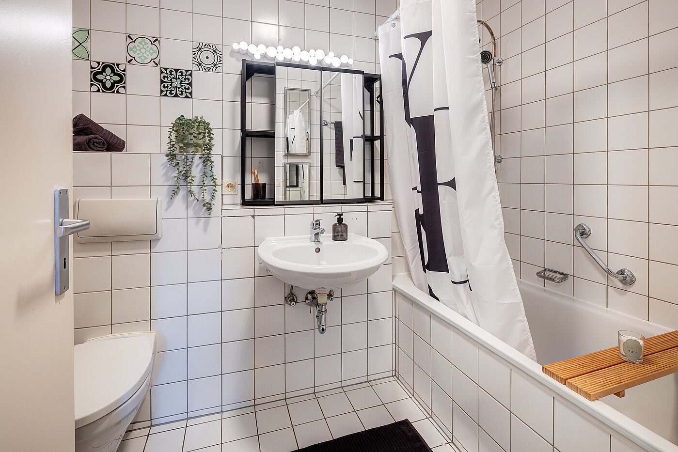 Квартира в многоэтажно доме с 3 комнатами | München-Bogenhausen | 70085 | Weiß gefliestes Bad...