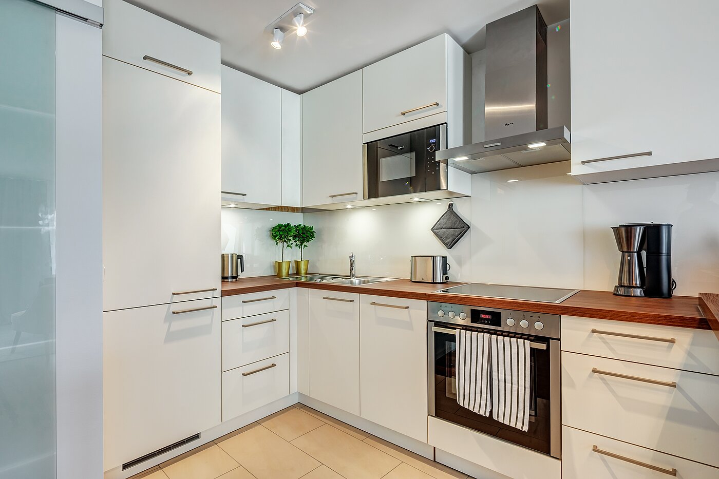 Квартира в многоэтажно доме с 2 комнатами | München-Schwabing | 70434 | ...hochwertiger Einbauküche...