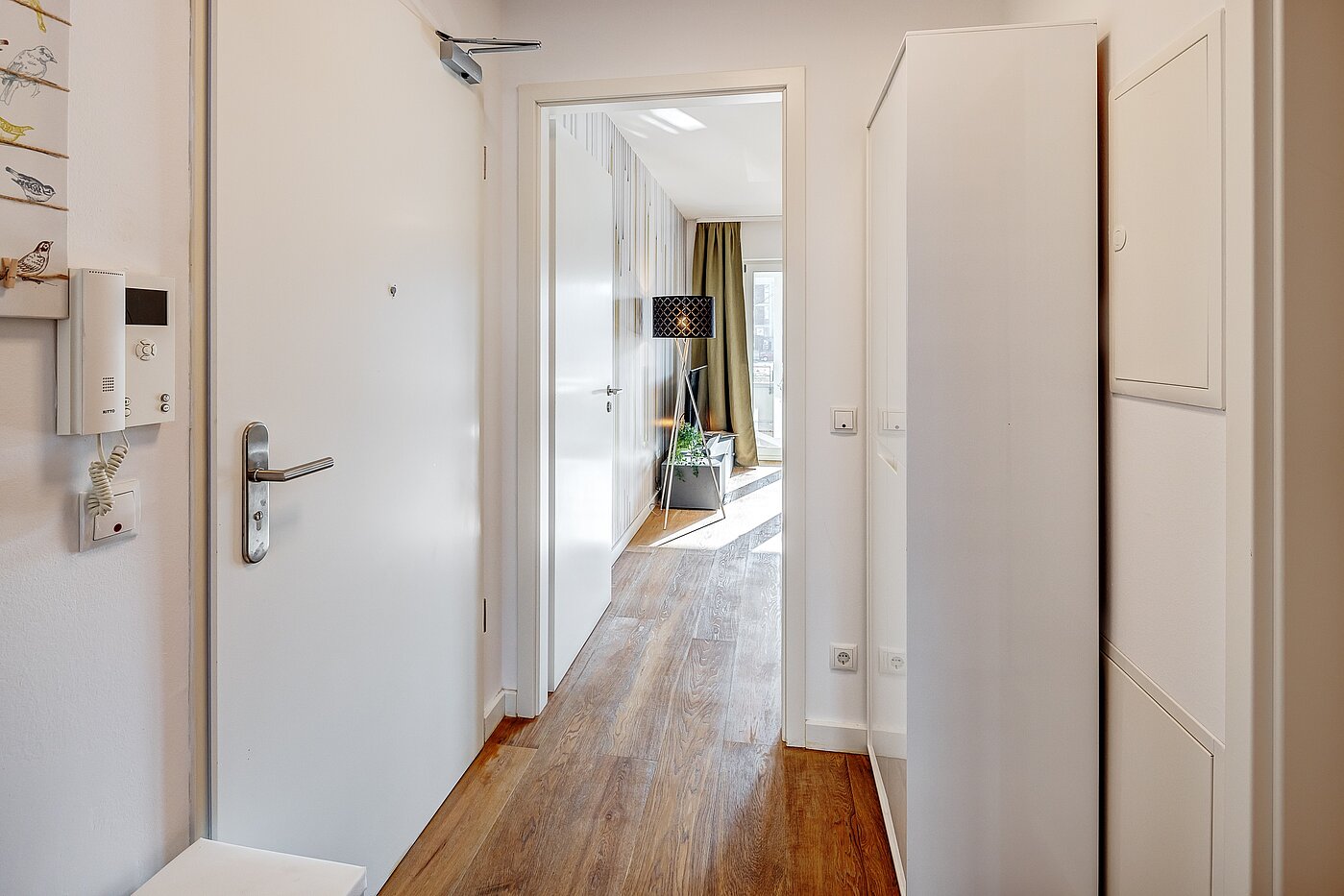 Плоский с 2 комнатами | München-Riem | 2201ML1 | Garderobe und Stauraum in der Diele
