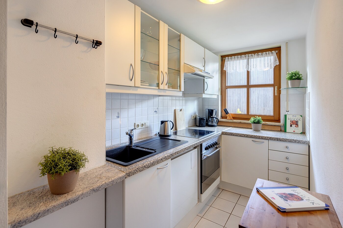 Квартира в многоэтажно доме с 2 комнатами | München-Trudering | 701781 | Küche mit Fenster
