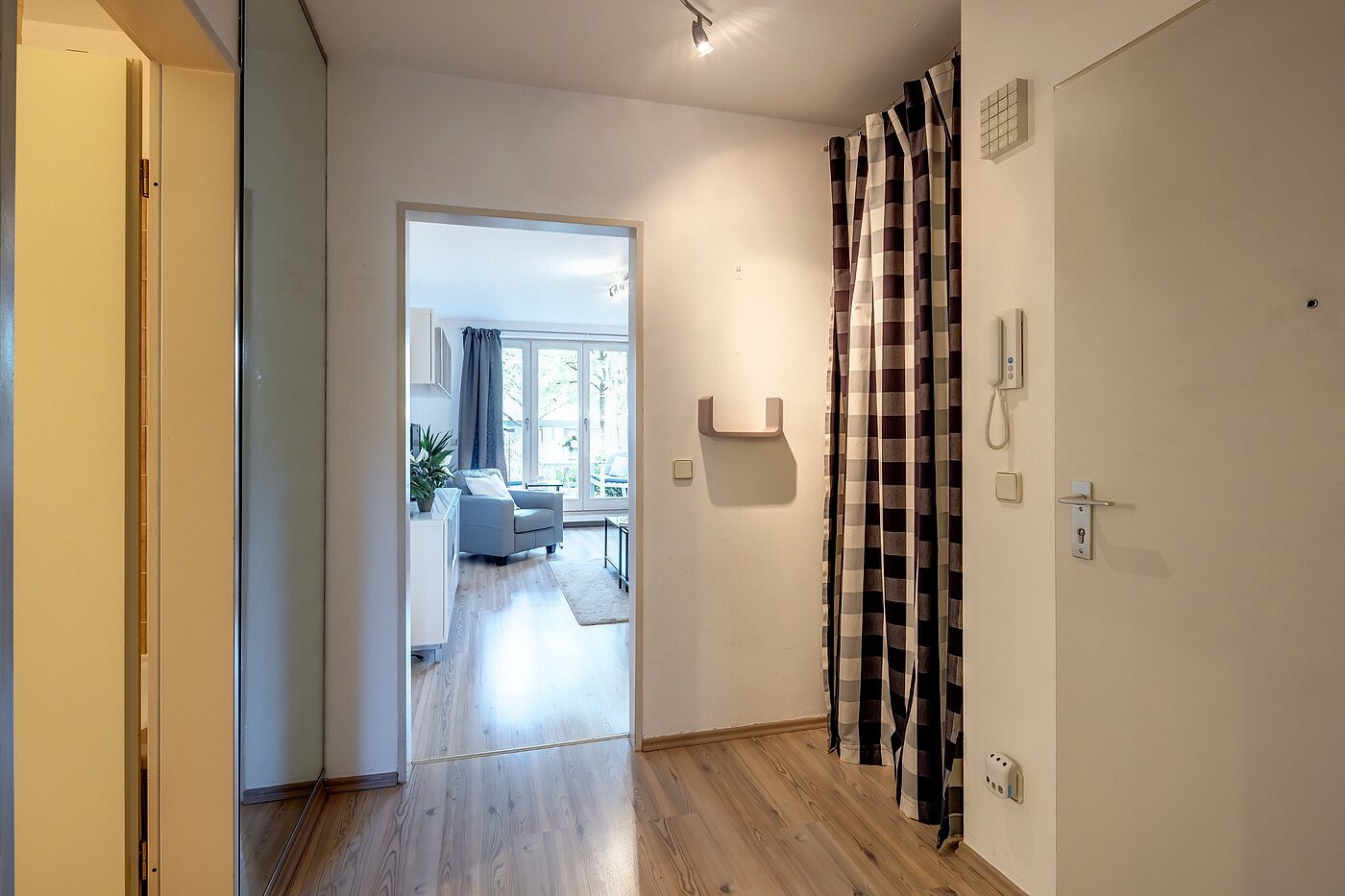 Квартира в многоэтажно доме с 2 комнатами | München-Nymphenburg | 2107ML3 | Flur mit Abstellraum