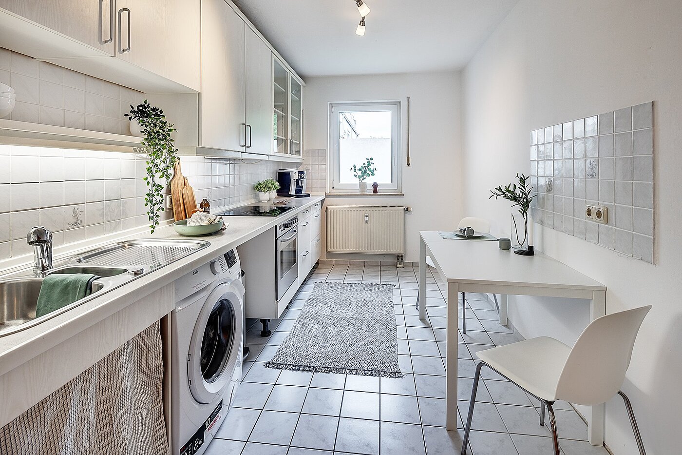 Квартира в многоэтажно доме с 3 комнатами | München-Hasenbergl | 2105ML10 | Küche mit Fenster