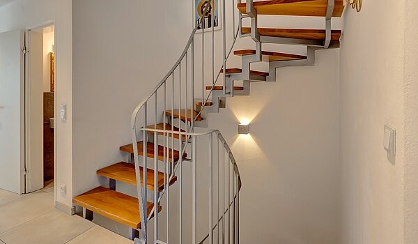 Квартира в многоэтажно доме с 4 комнатами | Ismaning | 700081 | Treppenhaus in der Wohnung