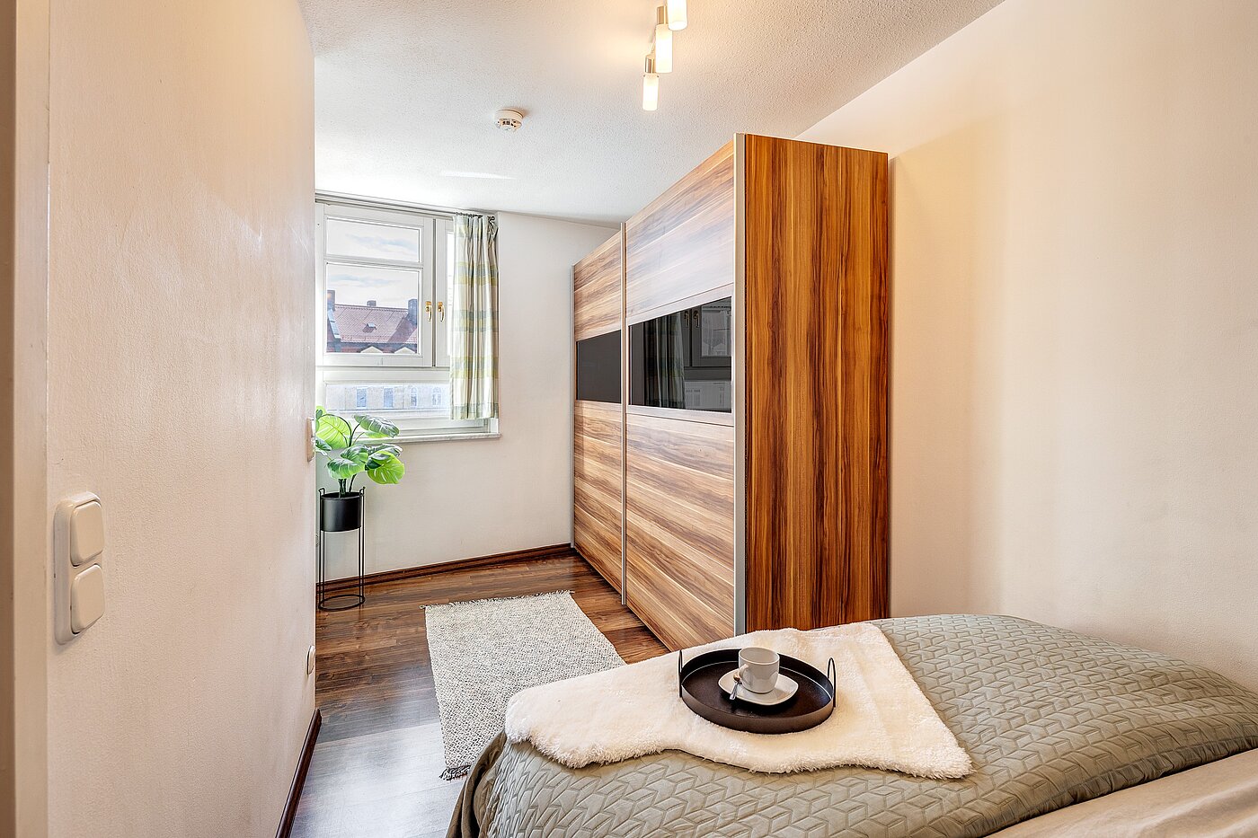 Квартира в многоэтажно доме с 2 комнатами | München-Schwabing | 2205ML71 | ...mit großem Kleiderschrank