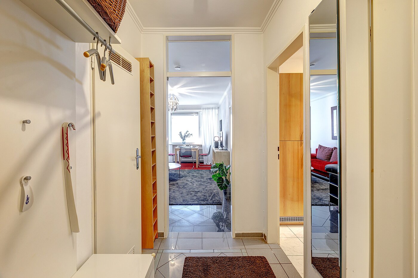 Квартира в многоэтажно доме с 2 комнатами | München-Milbertshofen | 701801 | Flur Richtung Wohnzimmer