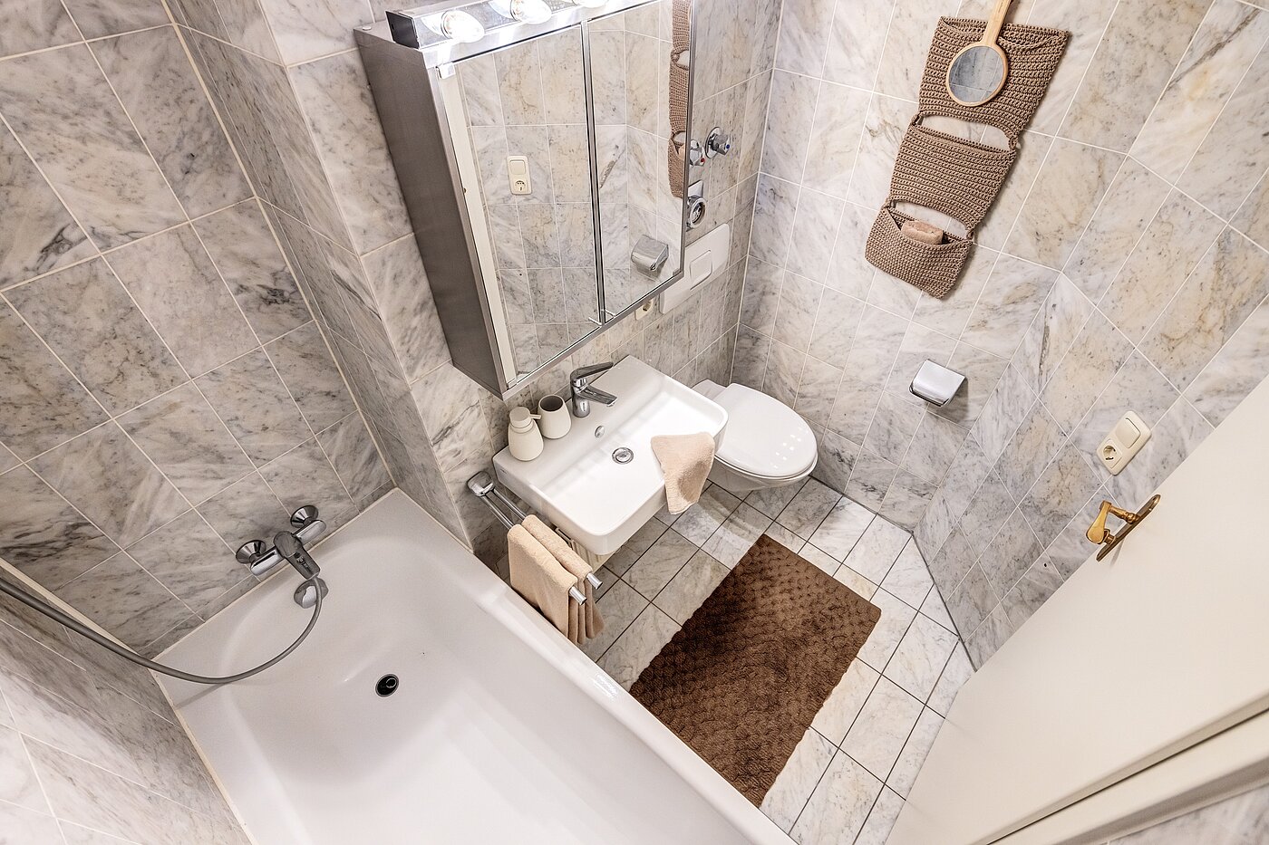 Квартира в многоэтажно доме с 1 комнатная | München-Schwabing | 70249 | ...mit Badewanne