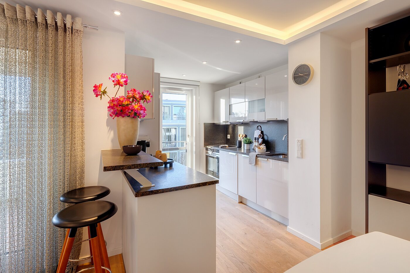 Квартира в многоэтажно доме с 4 комнатами | München-Bogenhausen | 70380 | Offene Küche mit Theke