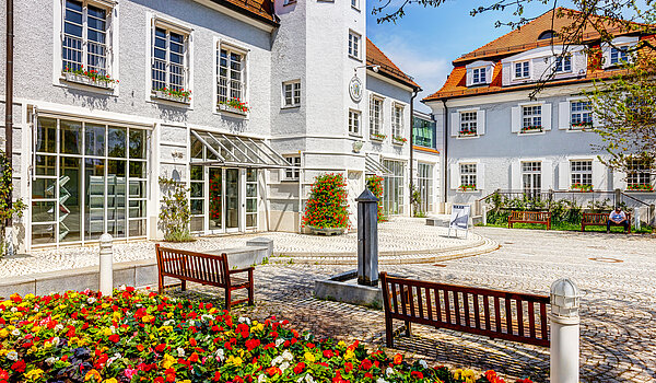 Квартира в многоэтажно доме с 2 комнатами | Haar | 70426 | ...doch zentral