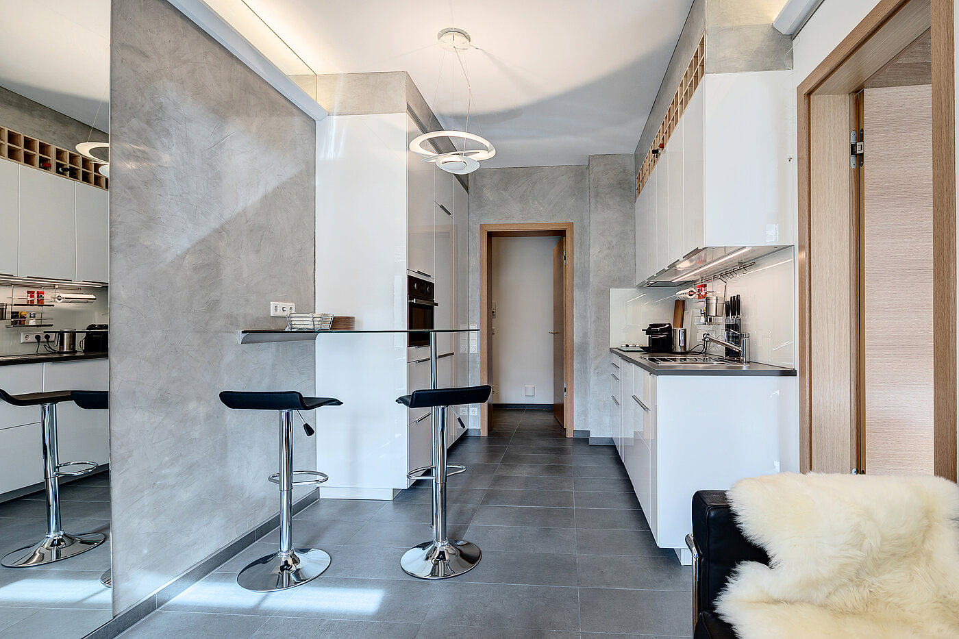 Квартира в многоэтажно доме с 2 комнатами | München-Au | 70387 | Wohnen/Kochen