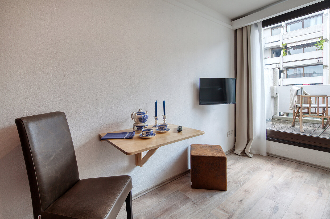 Apartment с 1 комнатная | München-Maxvorstadt | 70448 | Kleiner Tisch
